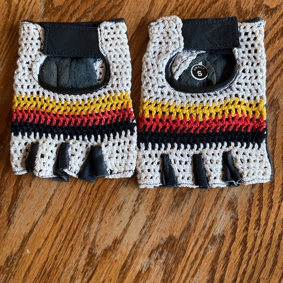 Fingerless Gloves Crochet & leather with Stripes - Picture 2 of 13